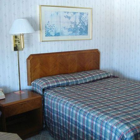 Rainbow Motel Уотертаун Номер фото